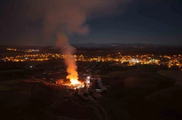 650 ton saman balyası kundaklandı: Yaklaşık maddi zarar 2 milyon lira 