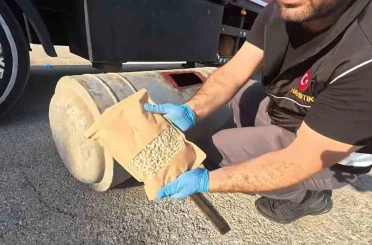 76 ilde düzenlenen operasyonlarda 1 ton 707 kilo uyuşturucu madde ile 2 milyonun üzerinde hap ele geçirildi 