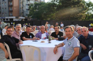 83 yaşındaki öğretmen yıllar sonra öğrencileriyle buluştu 