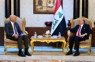 ABD’nin Suriye Özel Temsilcisi Barrack, Irak Dışişleri Bakanı Hüseyin ile görüştü 