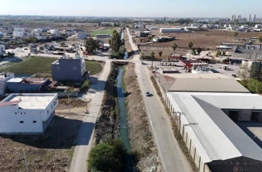 Açık bırakılan atık su deresi vatandaşı perişan ediyor 