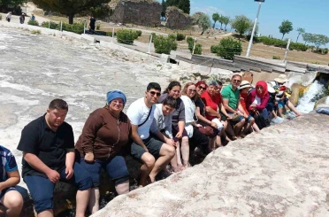 Acıpayam’ın kanatsız melekleri beyaz cenneti gezdi 