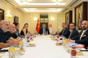 Adalet Bakan Yardımcısı Tuncay, Adalet Peşinde Aileleri Platformu üyeleriyle bir araya geldi
