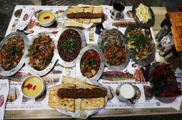 Adana kebabı Ermenistan’da gündem oldu, Adana’dan davet geldi 