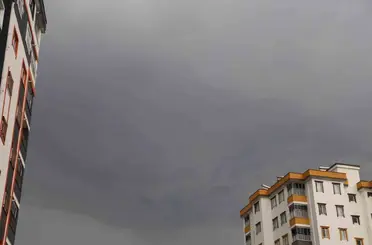 Adana’da ceviz büyüklüğünde dolu yağışı
