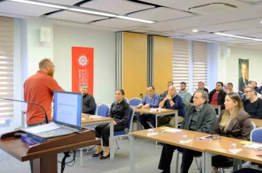 Adana’da ’Diksiyon ve Yapay Zeka Çağında Habercilik’ eğitimi 
