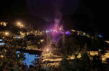 Adana’da evde çıkan yangında anne ve oğlu yaralandı 