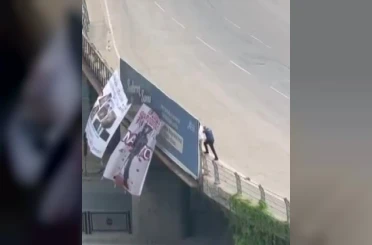 Adana’da köprüye NATO protestosu için pankart asan şahıs gözaltına alındı 