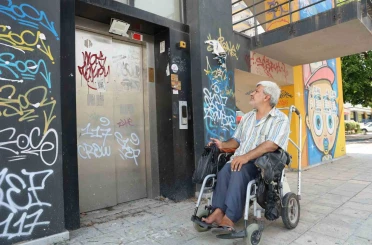 Adana’da milyonluk üst geçitler çürümeye terk edildi 