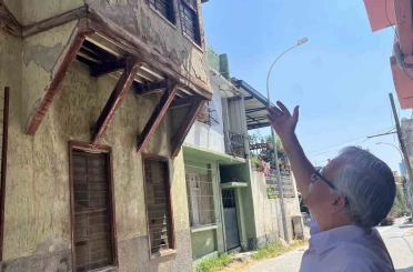 Adana’daki metruk binalar mahalleliyi tedirgin ediyor 
