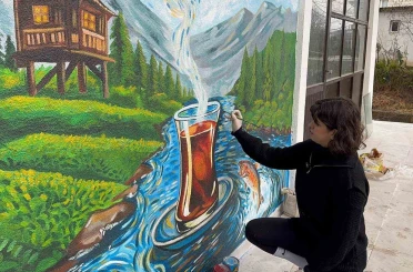 Adana’dan öğrenim için geldiği Rize’yi renklendiriyor 