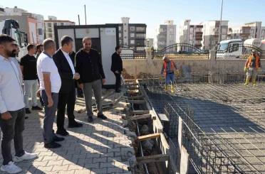 Adıyaman Belediyesi ek hizmet binasında temel betonu döküldü 