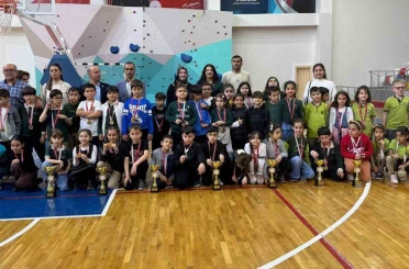 Adıyaman Özel Doğa Koleji öğrencilerinden satranç turnuvasında derece 