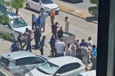 Adliye önünde yumruklu kavga 