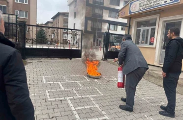 AFAD iki okulda eğitim verip, tatbikat yaptı 