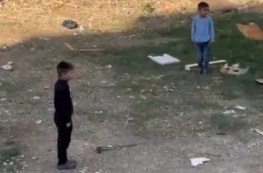 AFAD’ın siren testi sırasında çocuklar esas duruşa geçti 