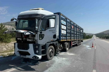 Afyonkarahisar’da Aygaz marka tüp yüklü tırın motorunda yangın 
