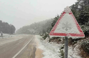 Afyonkarahisar’da kar ulaşımı aksattı 