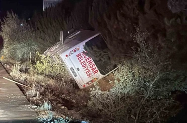 Afyonkarahisar’da midibüs devrildi: 12 yaralı 