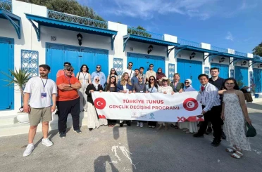 Afyonkarahisarlı 3 genç Tunus’u gezdi 