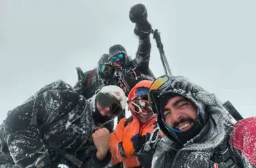 Ağrı Dağı’na tırmanan dağcılar Ağustos ayında kar fırtınasına yakalandı
