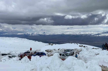 Ağrı Dağı’nda kaybolan kadın dağcıyı arama çalışmaları sürüyor 