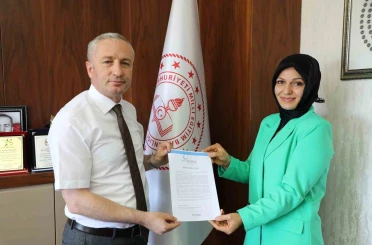 Ağrı Milli Eğitim Müdürü Kökrek, Scientix Elçisi Özmüş’ü tebrik etti 