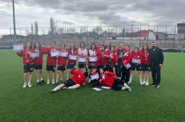 Ağrı Spor Lisesi Kız Futbol Takımı Türkiye finallerine yükseldi 