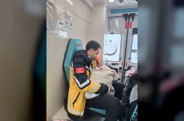 Ağrı’da sağlık ekipleri evde doğuma yetişti 