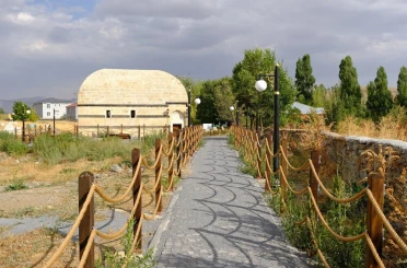 Ağrı’da tarihi Hamur Kümbeti restore edildi 