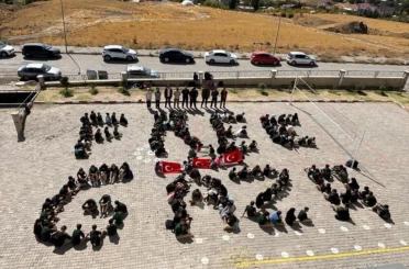 Ahlat’ta öğrenciler zulme sessiz kalmadı 