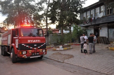 Ahşap evde tandırdan sıçrayan kıvılcımlar yangın çıkarttı 