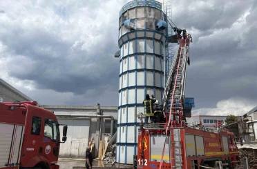 Ahşap kapı fabrikasının talaş silosunda korkutan yangın 
