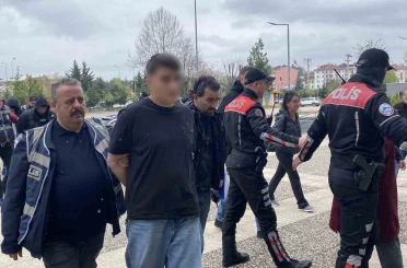 Ailelerden basın mensuplarına tepki: "Allah belanızı versin, daha 18 yaşında, çekmeyin" 