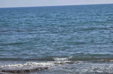 Ailesiyle birlikte geldiği sahilde denize giren adam boğuldu 