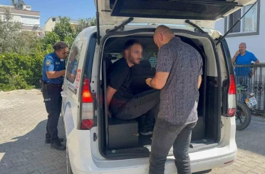 Ailesiyle yolda yürüyen adamı bacaklarından vuran şüpheli adliyeye sevk edildi 