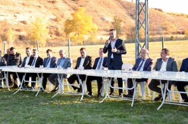 AK Parti heyeti Akçadağ’da muhtarlarla buluştu 