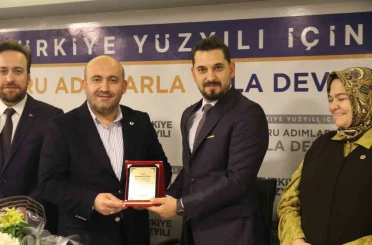 AK Parti Tepebaşı İlçe Başkanlığı görevini Serhat Tunç teslim aldı 