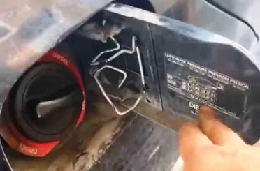 Akaryakıt istasyonunda sürücüye şok: Dizel araca benzin koydular 