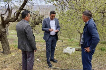 Akçadağ Belediye Başkanı Ulutaş, doludan etkilenen üreticileri ziyaret etti 