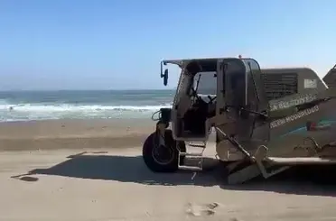 Akçakoca’da plajlarda temizlik ve kum tesviyesi çalışması
