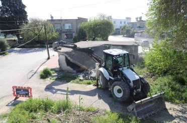 Akdeniz’de tehlike saçan metruk yapılar yıkılıyor 