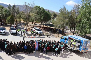 Akhisar’da öğrencilere trafik eğitimi verildi 