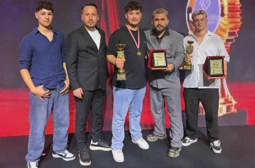 Akhisarlı berberler dünya sahnesinde jüri koltuğunda 