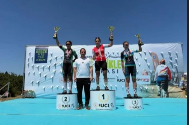 Akhisarlı pedallar Kocaeli’de 6 madalya ve 2 şampiyonluk kazandı 