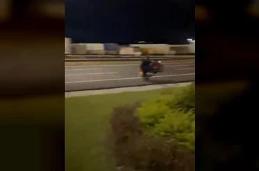 Akrobatik hareketlerle motosiklet kullanan sürücü ve araç sahibine 48 bin 719 lira ceza 