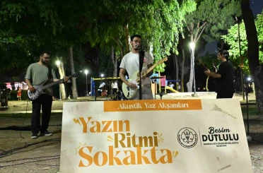 ’Akustik Yaz Akşamları’ Manisalılara müzik dolu bir hafta sonu yaşattı 