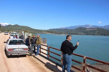 Alakır Barajı 3 yıl aradan sonra doldu taştı, üretici bayram etti 
