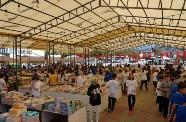 Alanya Kitap Fuarı’na öğrencilerden yoğun ilgi 