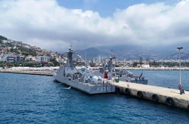 Alanya Limanı’nda savaş gemilerine yoğun ilgi 